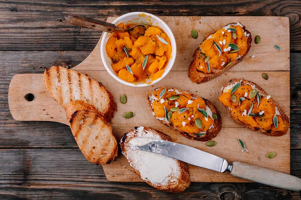pumpkim-crostini